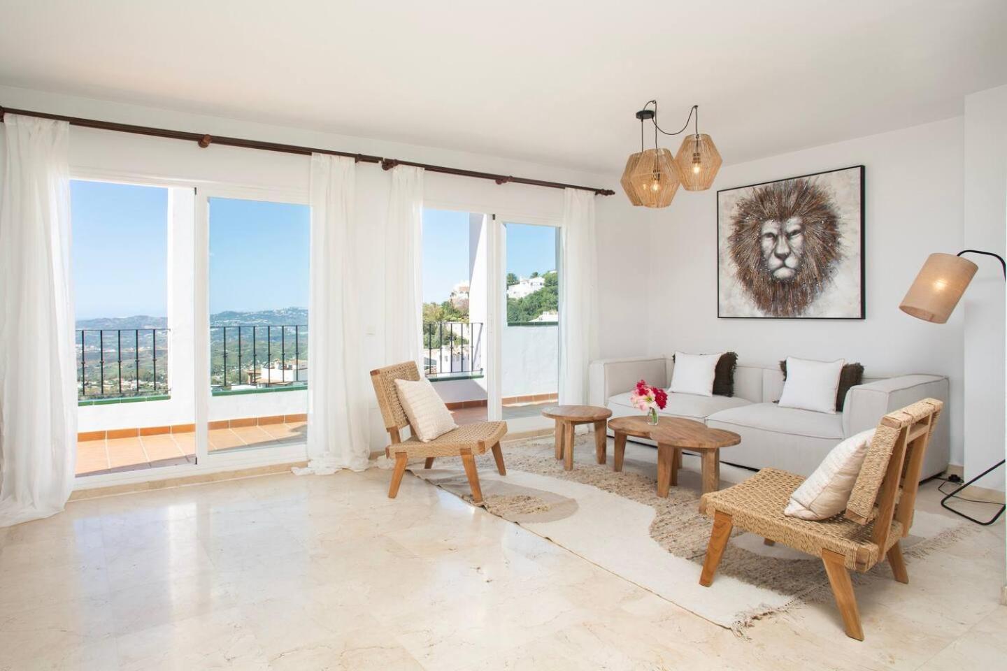 Sea View Penthouse In Historic Pueblo Apartment Mijas